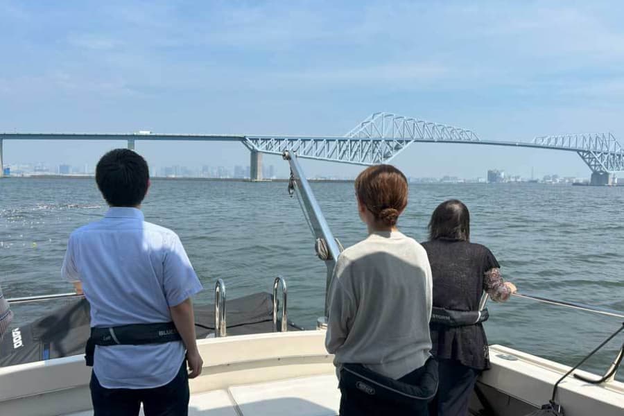 東京ゲートブリッジ・海洋散骨様子