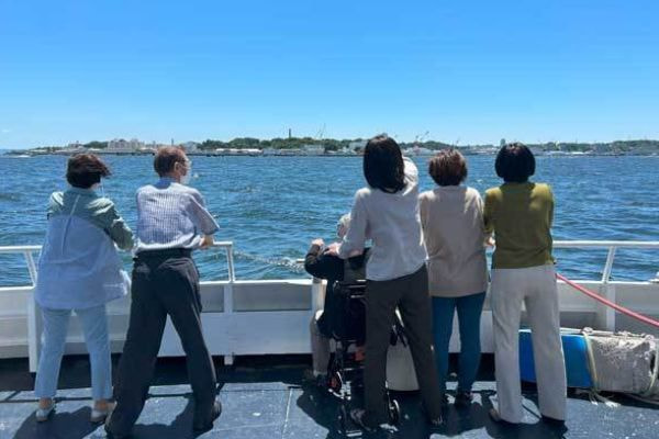 横須賀基地沖・献花供養イメージ