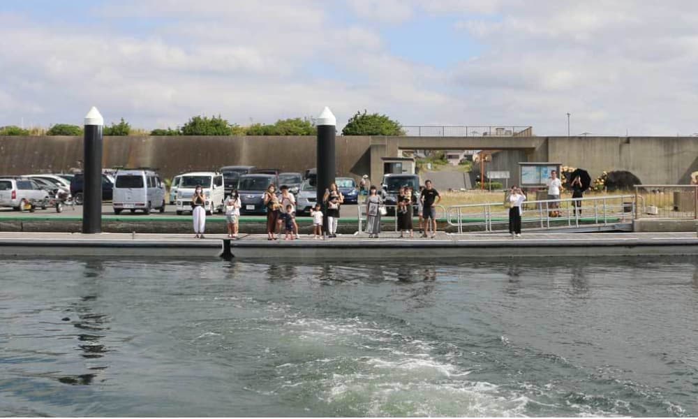 代理散骨の見送り風景