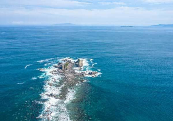 真鶴半島から望む初島と伊豆半島の景色｜真鶴の海洋散骨