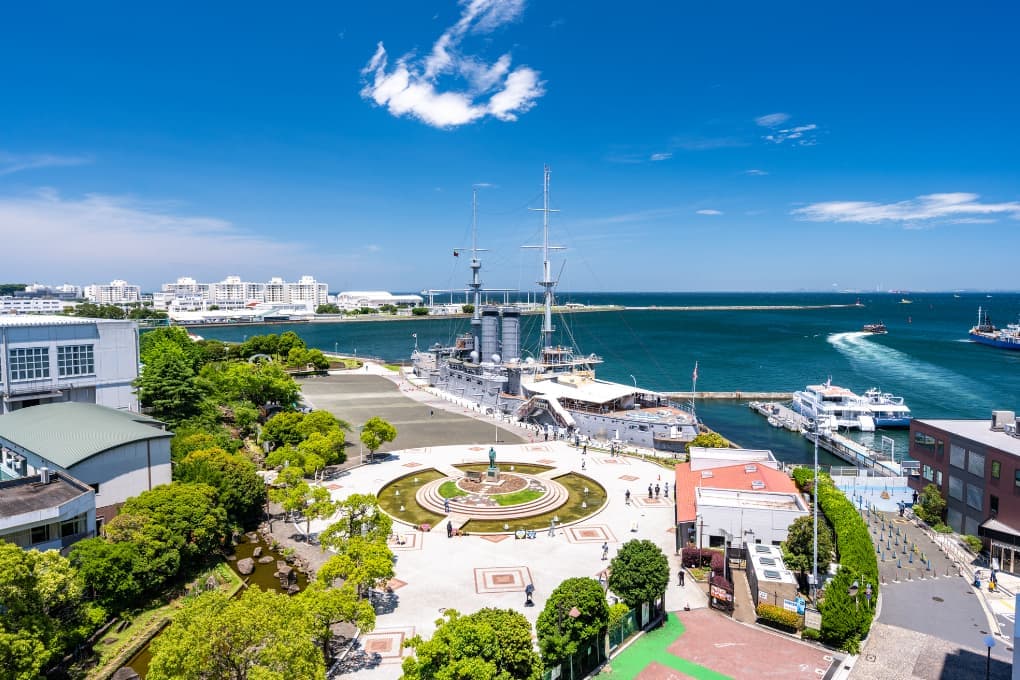 横須賀・三笠桟橋から出航し、横須賀基地沖で行う海洋散骨の出発地点。