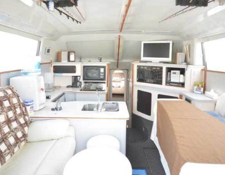 湘南船-BT・キャビン前方から