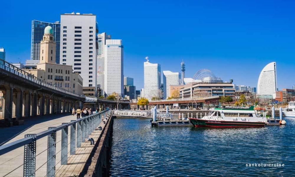 横浜・象の鼻桟橋から出航する代行散骨｜みなとみらいを望む横浜港の出航場所