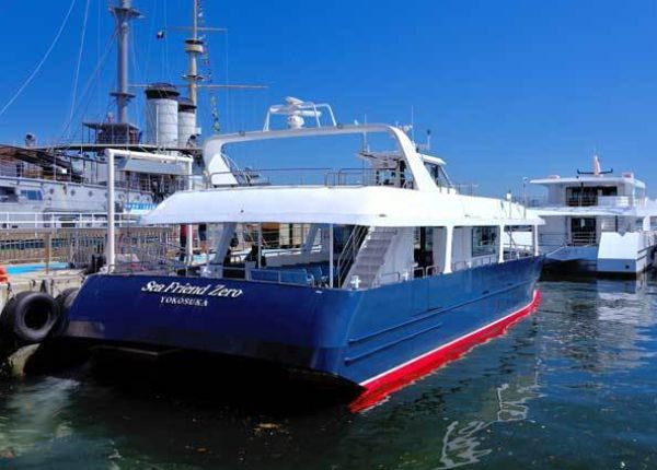 横須賀の海洋散骨で使用する大型観光船「シーフレンドZERO」。揺れにくい安定した船体で、貸切プライベート散骨や合同散骨で利用する船