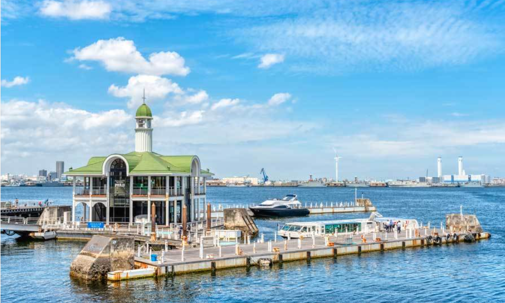 横浜みなとみらいの出航桟橋「ぷかりさん橋」｜貸切プライベート散骨で利用する横浜港の桟橋