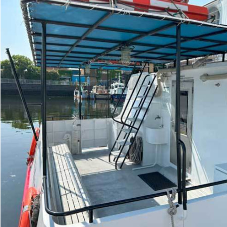 ゆめはまの屋根付き後方デッキ｜日差しを避けて献花や散骨ができるスペース