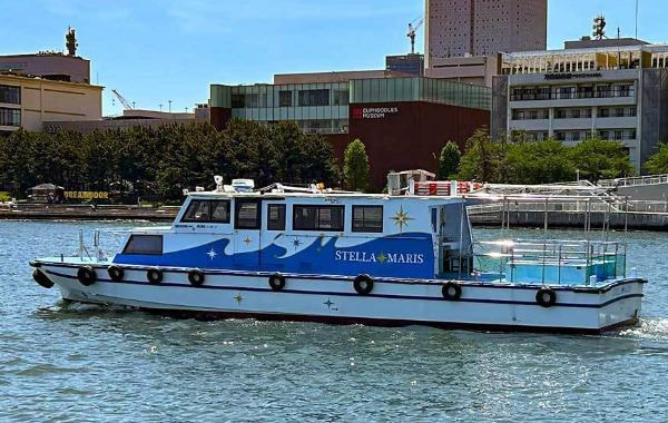 鶴見つばさ橋沖のプライベート散骨で使用する観光船「ステラマリス」｜安定性の高い船