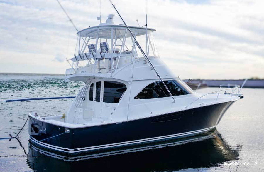 葉山沖の海洋散骨で使用する中型クルーザー外観