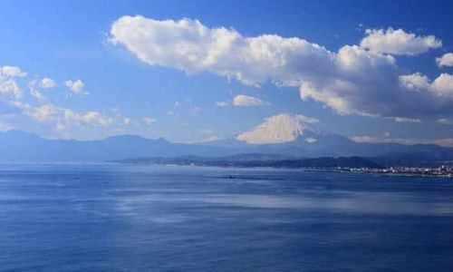 大磯沖から眺める富士山と相模湾。湘南エリアの雄大な自然に抱かれた散骨海域