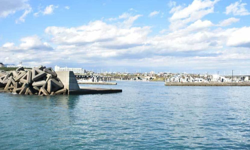 湘南の海洋散骨の出航拠点である平塚新港（タマ三郎漁港）