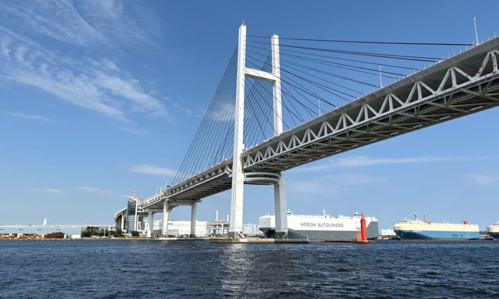 横浜港内やベイブリッジの下では散骨をしてはいけないルール