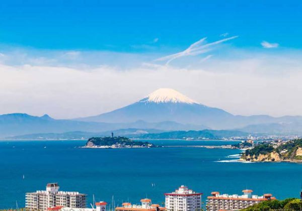 富士山と湘南・葉山沖の代行散骨風景