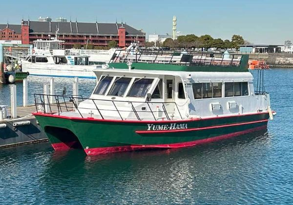 横浜の海洋散骨で使用する観光船「ゆめはま」